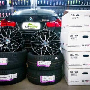 BMW F30 升級英國RSV 19吋旋壓鋁圈+ NEXEN 尼克森輪胎 SU1 前225/40R19 後255/35R19，安裝於車寶貝汽車百貨五權西店。N'Fera SU1是您在夏季突然風暴或在沙漠公路上巡航時的首選輪胎。 輪胎的3個主槽和1個半​​槽設計協同工作，以增強在潮濕條件下的操控性。 優異的分離表面切邊支持出色的干濕牽引力。通過增加肩部塊剛度，壓力均勻分佈並確保最大的轉彎性能。