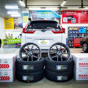 HONDA 本田 CRV 5代 升級四輪四圈：20吋美國瘋狂麥斯鋁圈鋁圈+固特異F1-A3 SUV 245/45R20頂級性能輪胎，安裝於車寶貝汽車百貨五權西店。固特異輪胎F1A3 特色：操控性能型SUV胎的新選擇。 採用自控煞停科技(ActiveBraking Technology)，可增加煞車時輪胎接地面積，以縮短車輛在乾、濕路面上的煞車距離。