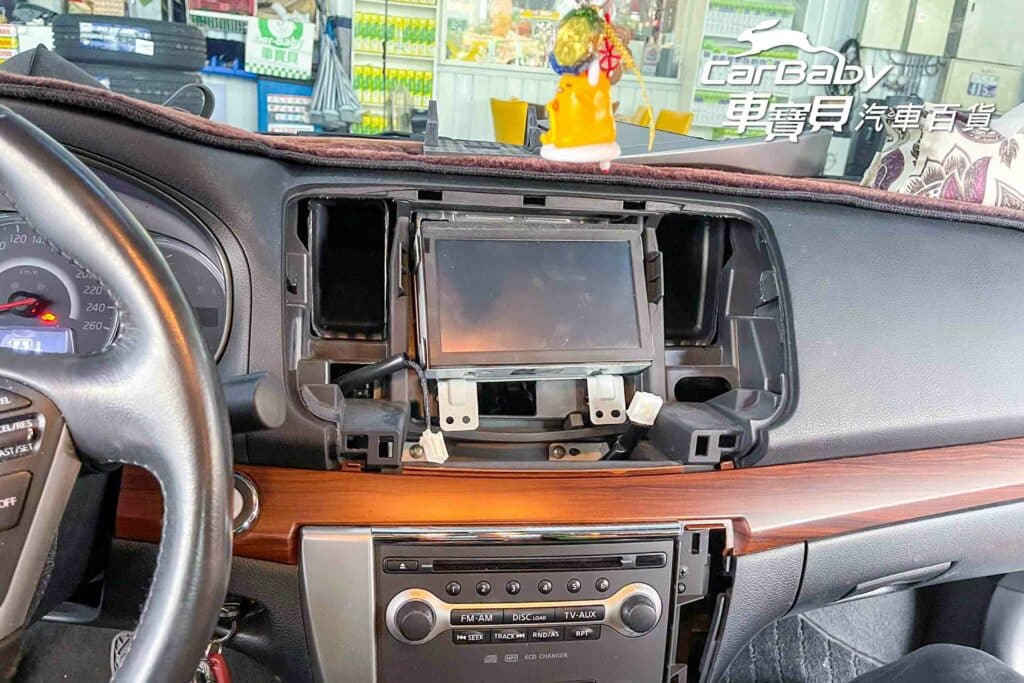 Nissan 日產 Teana 2013年 升級JHY KS99H 頂規安卓主機，安裝於車寶貝汽車百貨大北屯店。JHY KS99H 頂規安卓主機功能特色： 👉 最新安卓系統10.0☑️ 👉 支援 WIFI / 手機熱點分享☑️ 👉 最新無線藍芽(5.0) 手機免持☑️ 👉 與內裝100%密合，無損安裝！☑️ 👉 全觸控電容屏液晶螢幕☑️ 👉 產品保固，台灣電檢合格 ☑️ 👉 內建雙聲控功能☑️ 👉 G+G雙層鋼化玻璃，支援APP左右分屏顯示☑️ 👉 正版導航王TM 3D導航圖資系統+手機助手☑️ 👉 獨家ZLINK-適用蘋果/安卓手機使用 ☑️ 👉 學習型方控，可對應市售車用方向盤功能鍵 ☑️ 👉 支援前後雙錄影配件(選配)☑️ 👉 可相容市售環景系統☑️ 👉 支援倒車顯影☑️ 👉 支援倒車格式 (CVBS/AHD/TVI)☑️  👉 支援車機雲端線上更新 ☑️ 👉 支援外掛雙控環景系統(360-DA1) ☑️