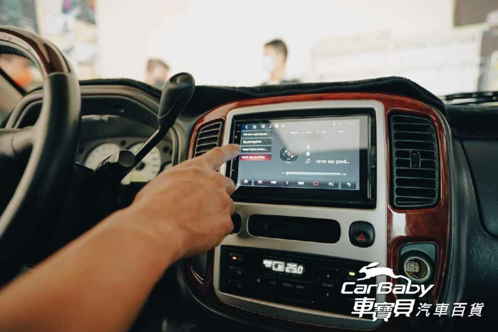 FORD 福特 ESCAPE 升級 7吋螢幕 MBQ 4核心2+32G安卓主機，安裝於車寶貝汽車百貨大里店。最新安卓系統10.0 🌈 獨家T LINK-適用蘋果/安卓手機使用 🌈 超級IPS屏-720P-全觸控電容屏液晶螢幕 ‼️‼️(解析更高階1280*720)‼️‼️ 🌈 雙層鋼化玻璃，支援APP左右分屏顯示 🌈 PRO DSP 48 段DSP數位音效處理 🌈 支援 WIFI / 手機熱點分享(2.4G/5G) 🌈 內建聲控功能-OK GOOGLE 🌈 主機為秒開機方案 🌈正版導航王導航系統(A5I 2D) /WAZE /Google Map導航系統，三種導航系統 🌈 最新無線藍芽(5.0);行動電話免持 🌈 USB可以播放的音頻格式AAC,MP3,WMA,FLAC,WAV 🌈 USB可以播放的視頻格式AVI,MP4,FLV,MKV,WMV 🌈 專車專用款完全符合車子內裝，100%密合，無損安裝 🌈 一年保固，台灣電檢合格 🌈 學習型方控，可以對應市售車用方向盤功能鍵