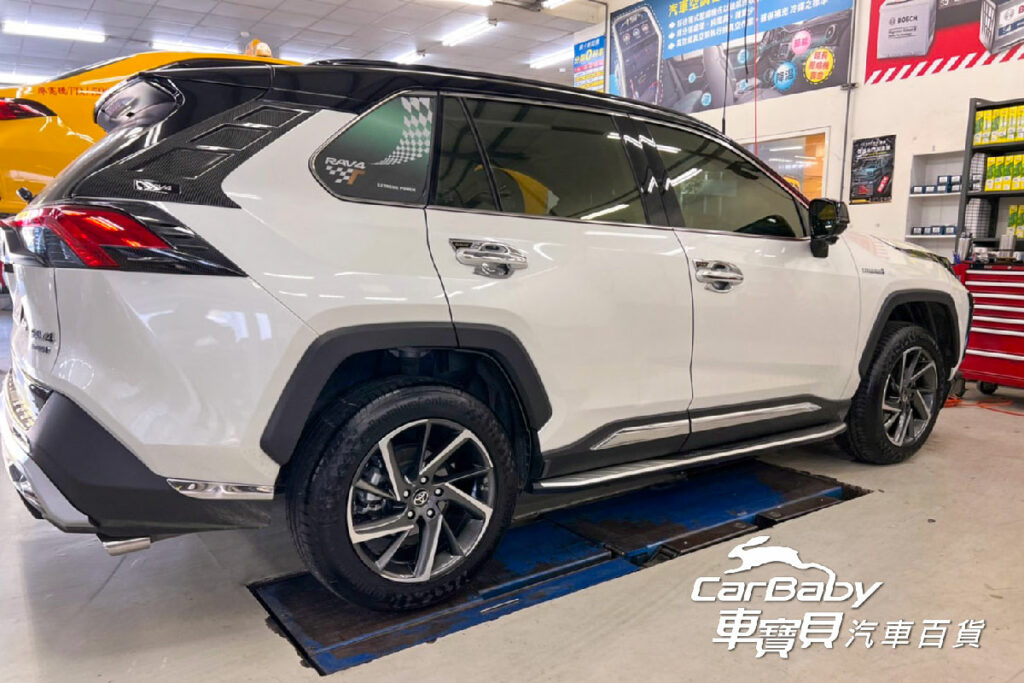 TOYOTA 豐田 RAV4 2021年升級18吋台製鋁圈，安裝於車寶貝汽車百貨五權西店。感謝車主對我們車寶貝的信任與支持！輪胎鋁圈更換交給車寶貝汽車百貨，售後保固安心有保障！