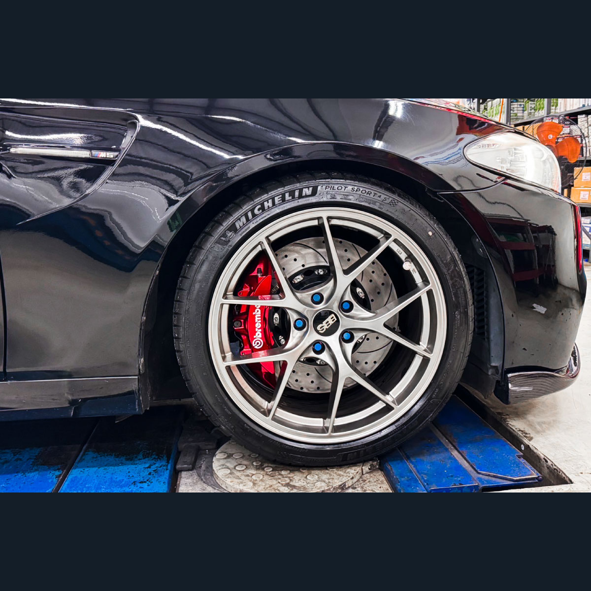 寶馬-BMW-535i-升級-義大利🇮🇹-brembo_ZL1_大六卡鉗+380mm+劃線打孔浮動碟盤+正廠brembo來令片+米其林-PS4s-前後配頂級性能胎-精選 輪胎 六活塞卡鉗 義大利製造