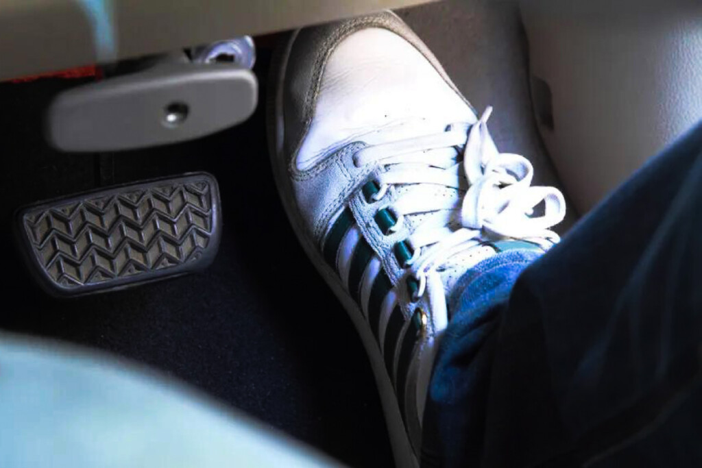 煞車力道等級怎麼分？選對煞車系統提升行車安全！！-02 #車寶貝汽車百貨 #台中汽車百貨 #卡鉗 #來令片